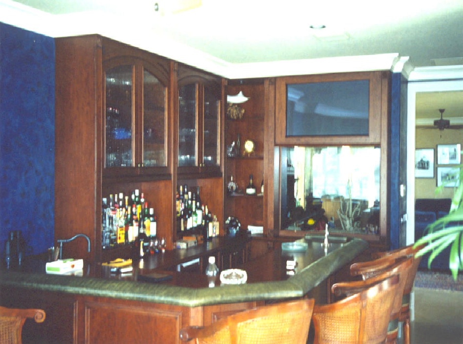 Mahogany bar area - Lantana